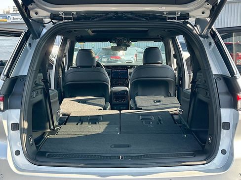 New 2025 Jeep Grand Cherokee L Limited w/ Black Appearance Package image 7