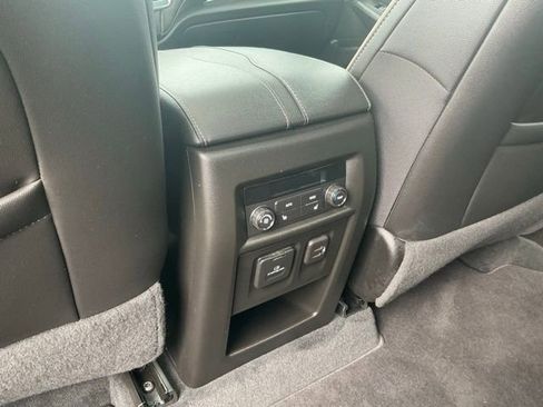 Used 2023 Chevrolet Traverse Premier AWD/4WD image 37