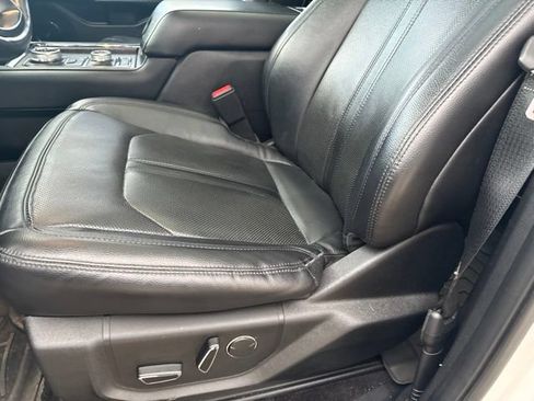Used 2019 Ford Expedition Limited w/ Equipment Group 301A AWD/4WD image 9
