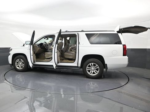 Used 2018 Chevrolet Suburban LT RWD image 30