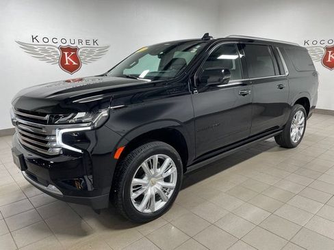 Used 2023 Chevrolet Suburban High Country AWD/4WD image 3