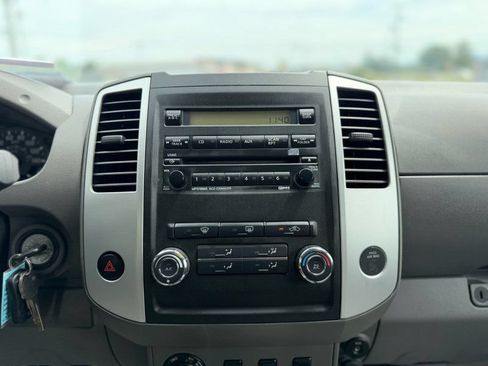 Used 2011 Nissan Frontier SV w/ SV Premium Utility Pkg AWD/4WD image 11