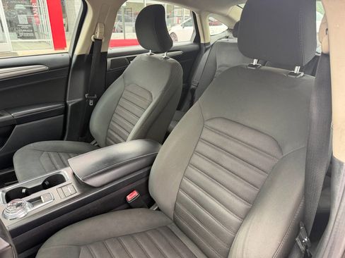 Used 2019 Ford Fusion SE FWD image 10
