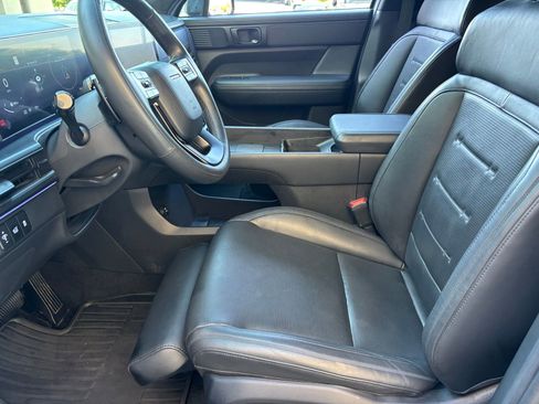Used 2024 Hyundai Santa Fe Calligraphy FWD image 11