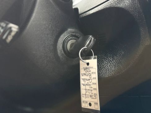 Used 2018 Toyota Corolla LE image 19