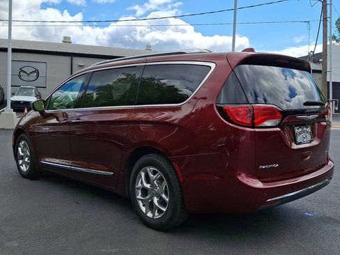 Used 2017 Chrysler Pacifica Limited FWD image 4