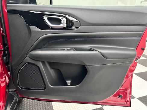 New 2026 Jeep Compass Latitude image 16