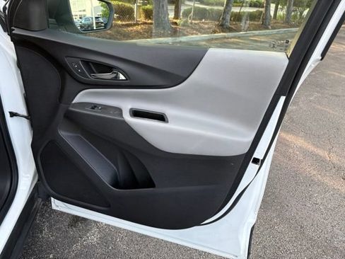Used 2021 Chevrolet Equinox LS w/ LS Convenience Package FWD image 18