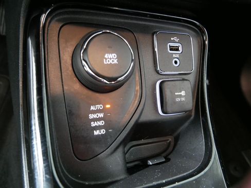 Used 2018 Jeep Compass Limited w/ Safe & Security Group AWD/4WD image 30