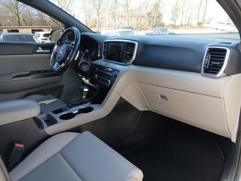 Used 2020 Kia Sportage S image 16