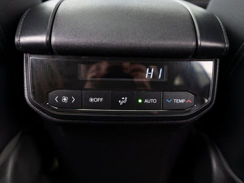 Used 2023 Toyota Highlander L image 33