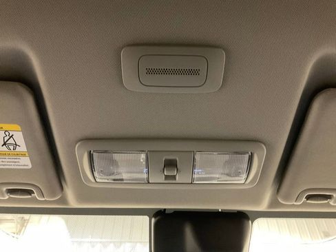 Used 2024 Nissan Frontier SV image 22