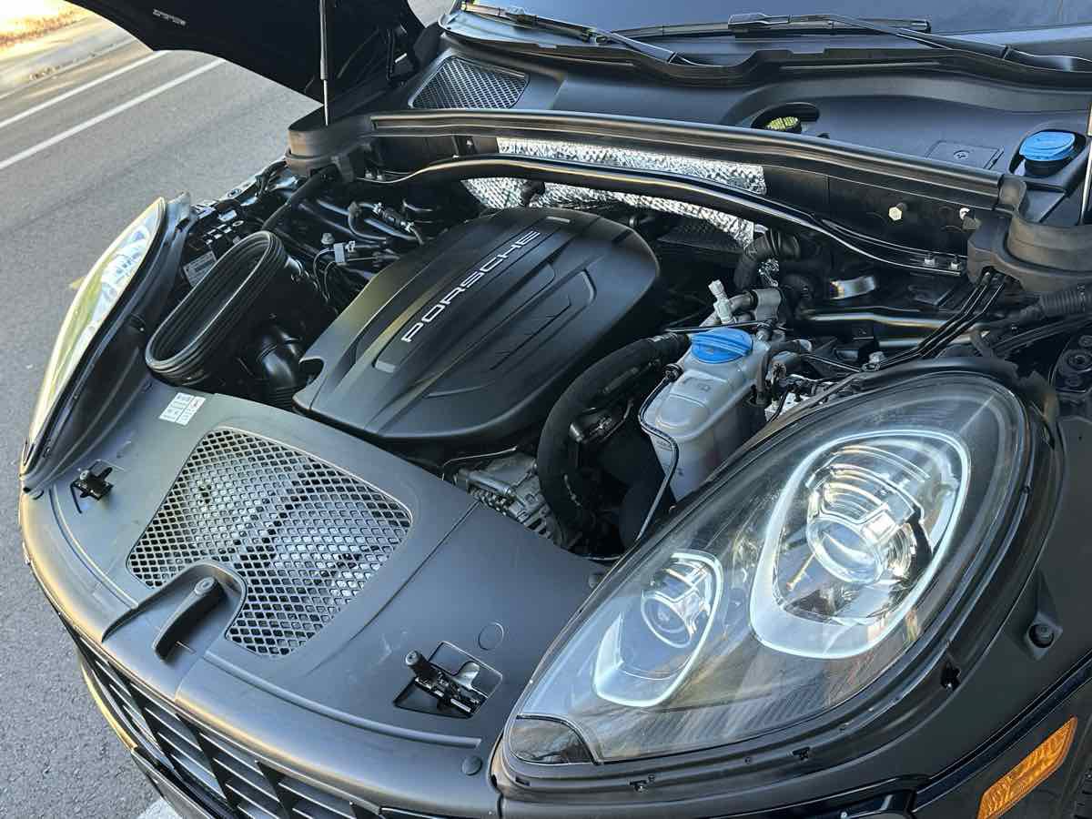 Used 2018 Porsche Macan AWD/4WD image 64