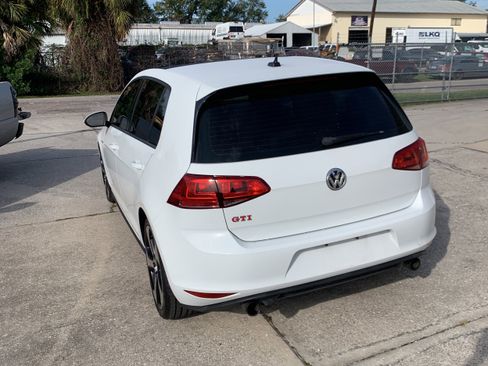 Used 2017 Volkswagen GTI SE image 6