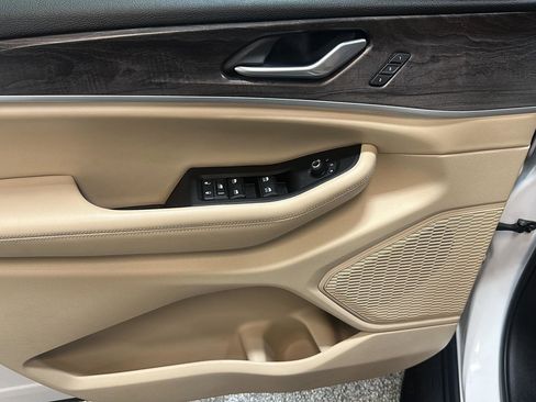 Used 2023 Jeep Grand Cherokee Limited image 17