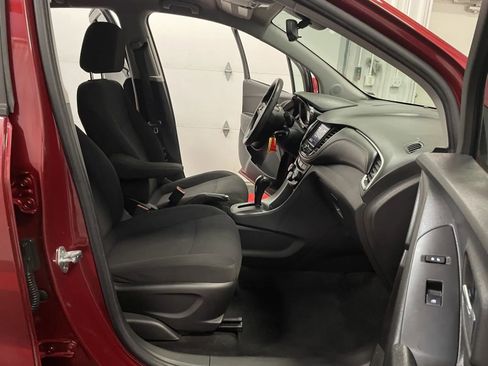 Used 2021 Chevrolet Trax LS w/ Tint and Cruise Package FWD image 41
