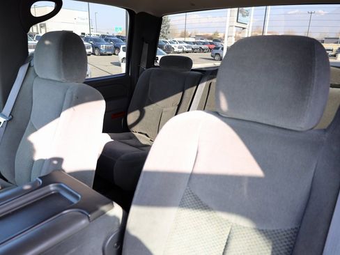 Used 2006 Chevrolet Silverado 2500 LT w/ Heavy-Duty Power Package image 16