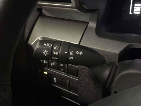 Used 2024 Toyota Tacoma SR5 AWD/4WD image 22