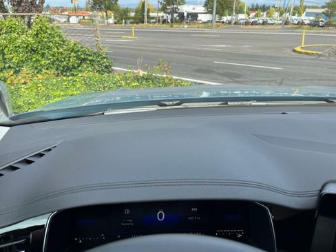 Used 2025 Volkswagen Jetta SE image 34