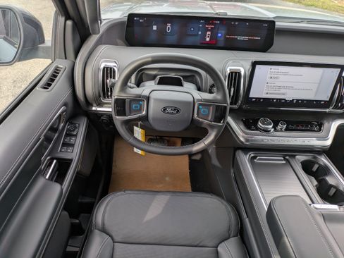 New 2026 Ford Expedition Max Platinum image 15