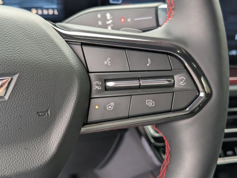 Used 2025 Chevrolet Traverse RS image 6