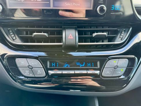 Used 2019 Toyota C-HR LE image 24