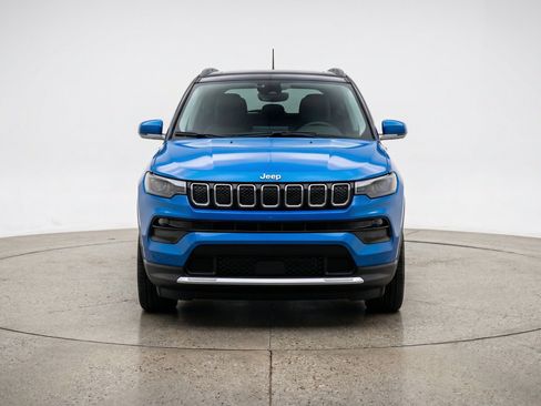 Used 2025 Jeep Compass Limited AWD/4WD image 2