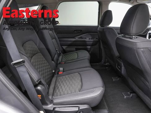 Used 2024 Nissan Pathfinder SV AWD/4WD image 23
