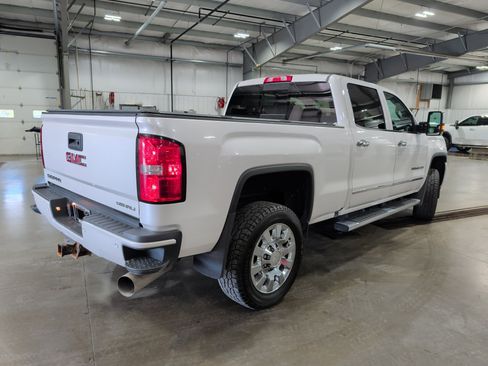 Used 2018 GMC Sierra 2500 Denali image 3