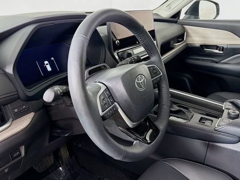 Used 2025 Toyota Grand Highlander AWD image 11
