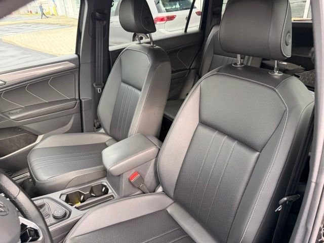 Certified 2024 Volkswagen Tiguan SE R-Line AWD/4WD image 9