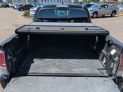 Used 2020 Toyota Tacoma TRD Off-Road w/ Technology Package AWD/4WD image 26
