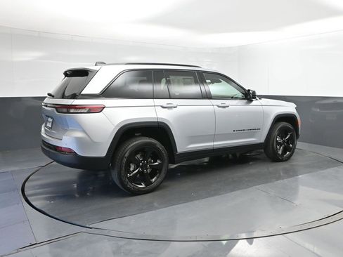 New 2025 Jeep Grand Cherokee Laredo image 15