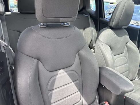 Used 2020 Jeep Renegade Latitude w/ UConnect 8.4 Nav Group AWD/4WD image 11