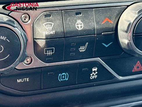 Used 2022 Jeep Wrangler Unlimited Sahara w/ Cold Weather Group AWD/4WD image 27