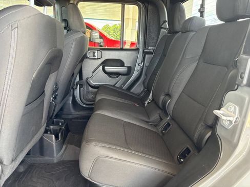 Used 2022 Jeep Gladiator Sport AWD/4WD image 14