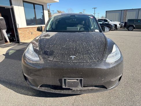 Used 2021 Tesla Model Y Long Range image 9
