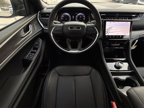 New 2025 Jeep Grand Cherokee Limited w/ Black Appearance Package image 11