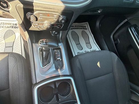 Used 2019 Dodge Charger SXT RWD image 14
