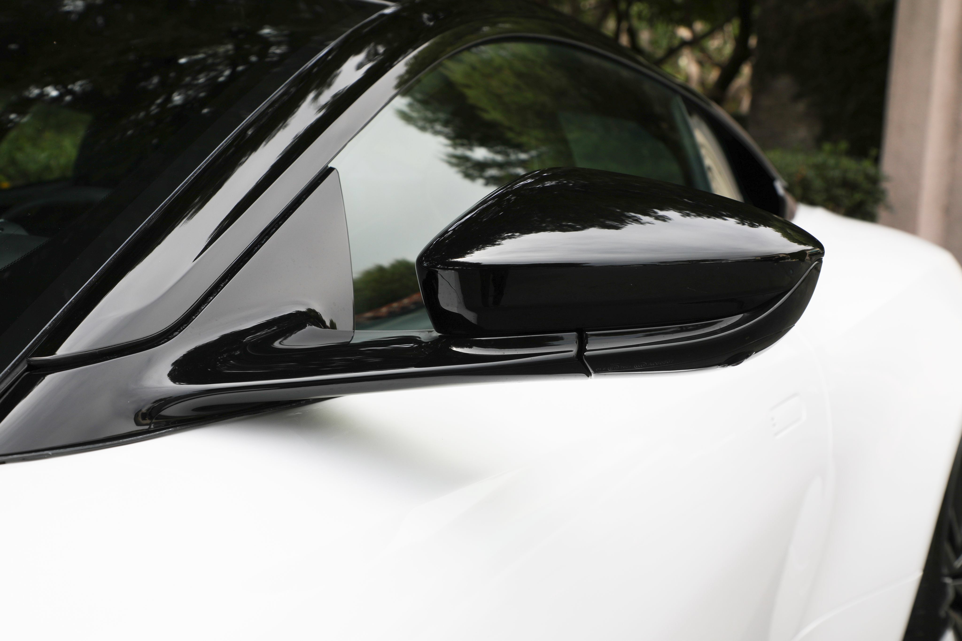 Used 2023 Aston Martin DBS Coupe RWD image 31
