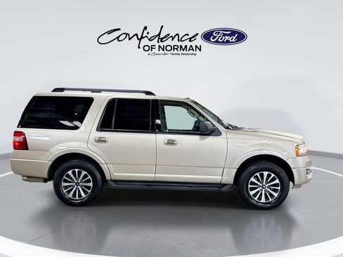 Used 2017 Ford Expedition XLT w/ Equipment Group 202A RWD image 10