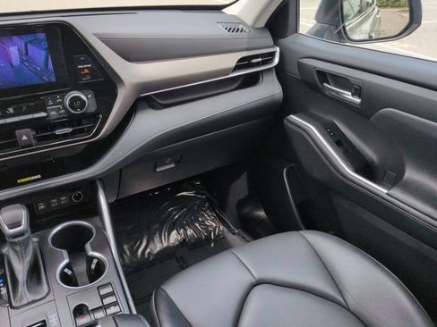 Used 2023 Toyota Highlander XLE FWD image 17