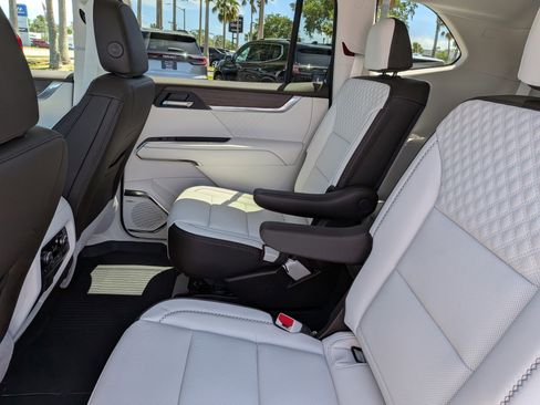 New 2026 GMC Acadia Denali w/ Super Cruise Package FWD image 16