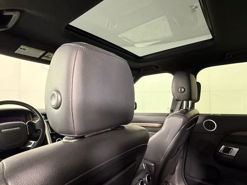 Used 2020 Land Rover Discovery HSE image 31