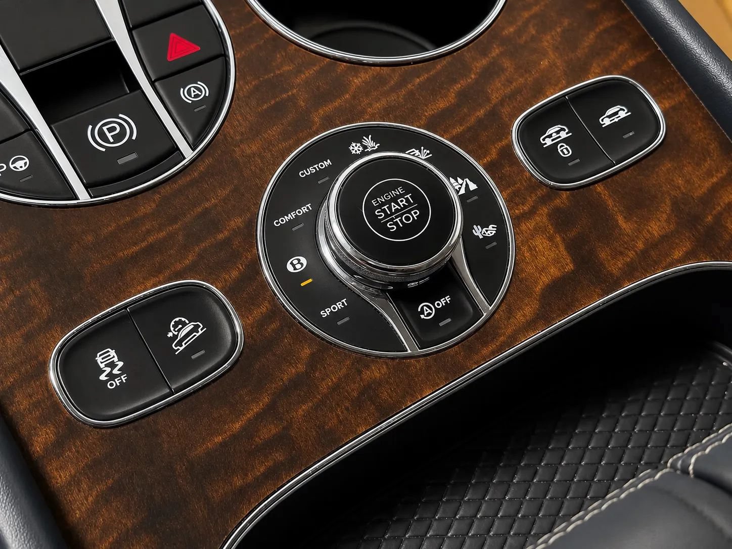 Used 2017 Bentley Bentayga AWD/4WD image 43