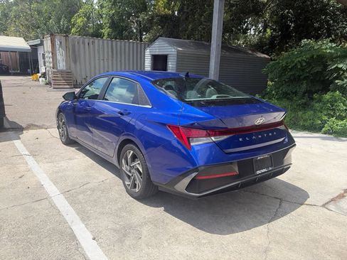 Used 2025 Hyundai Elantra SEL FWD image 4