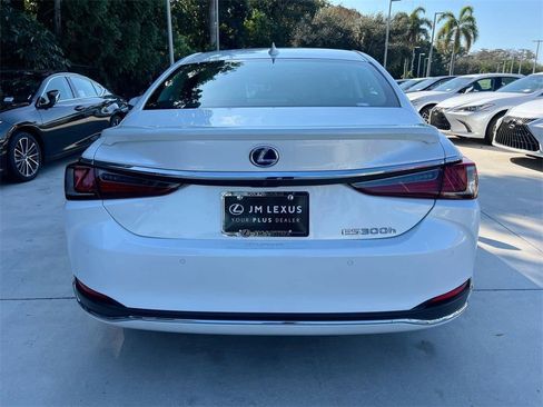 Certified 2020 Lexus ES 300h w/ Premium Package image 6