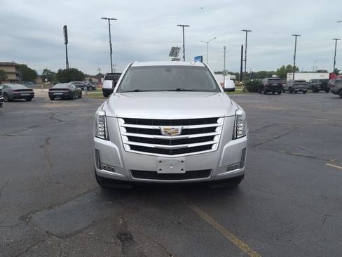 Used 2020 Cadillac Escalade 2WD image 2