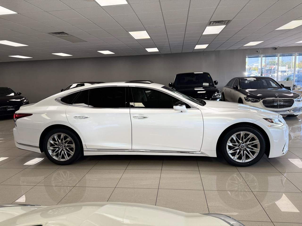 Used 2018 Lexus LS 500 w/ Accessory Package (Z2) RWD image 3