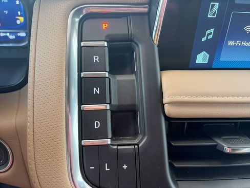 Certified 2024 Chevrolet Tahoe Premier RWD image 11